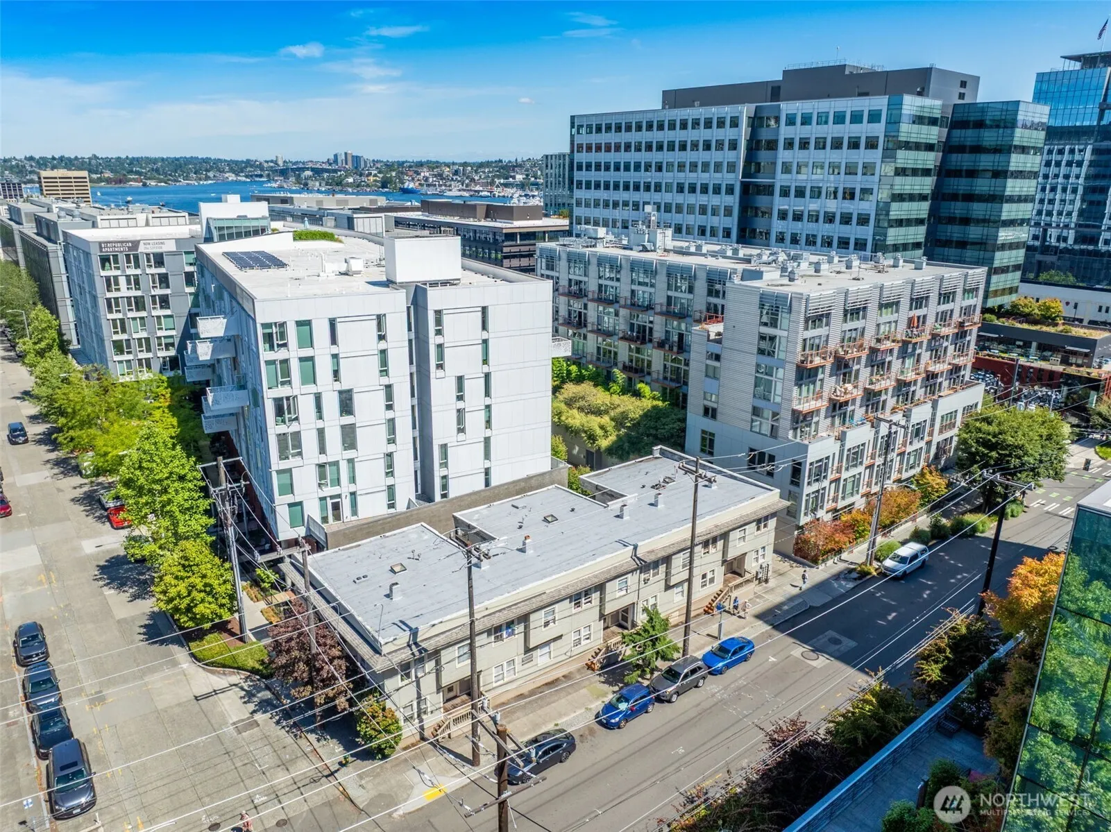 Property photo for 800 Harrison Street, Seattle photo 2