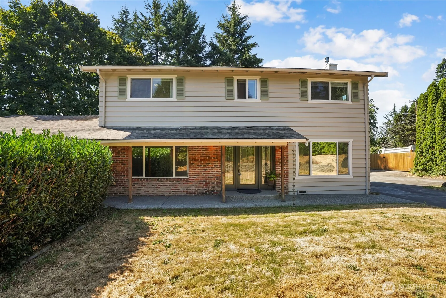 Property photo for 8003 Ne 203rd St, Kenmore photo 2