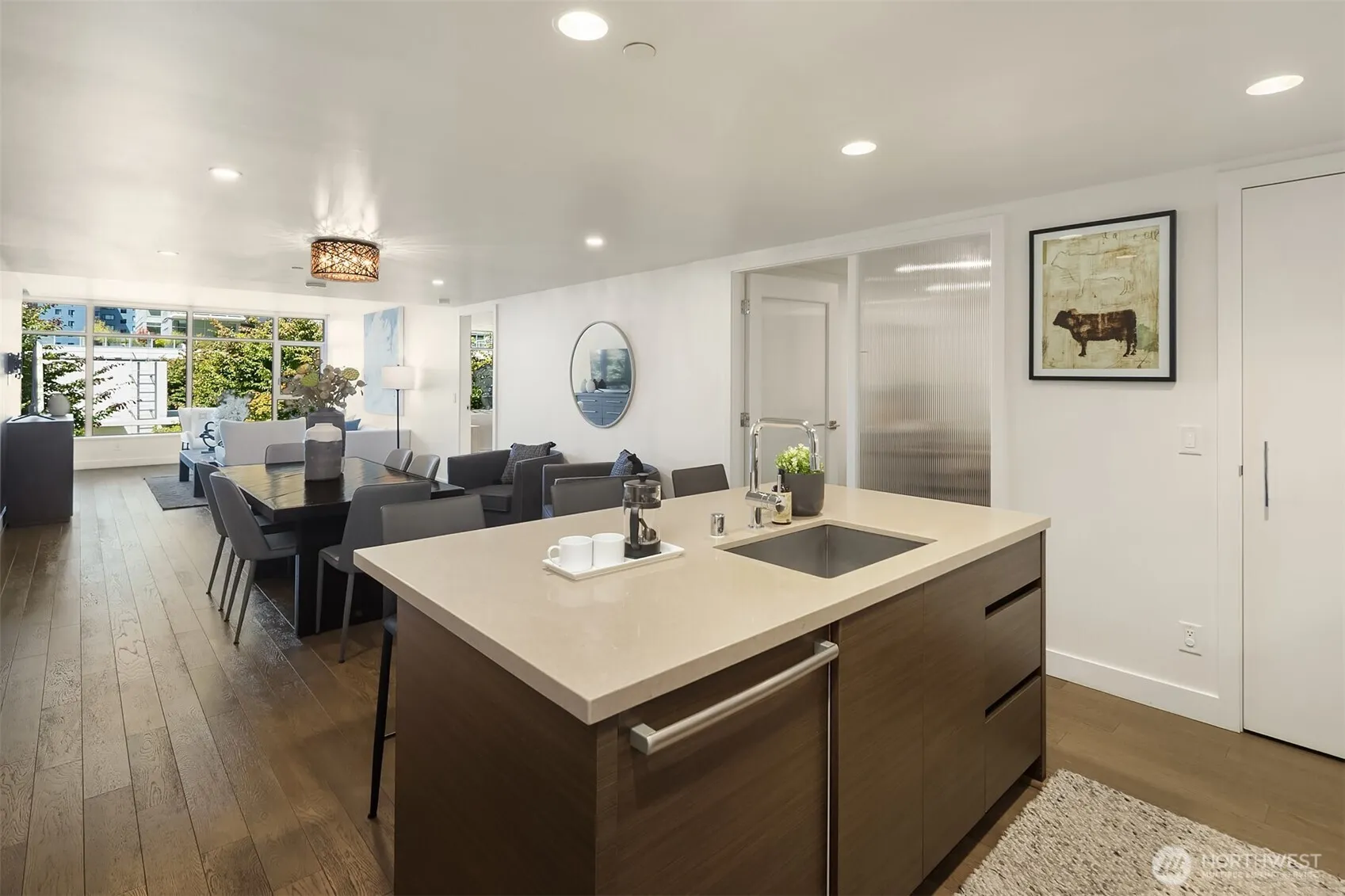 588 Bell Street #813s