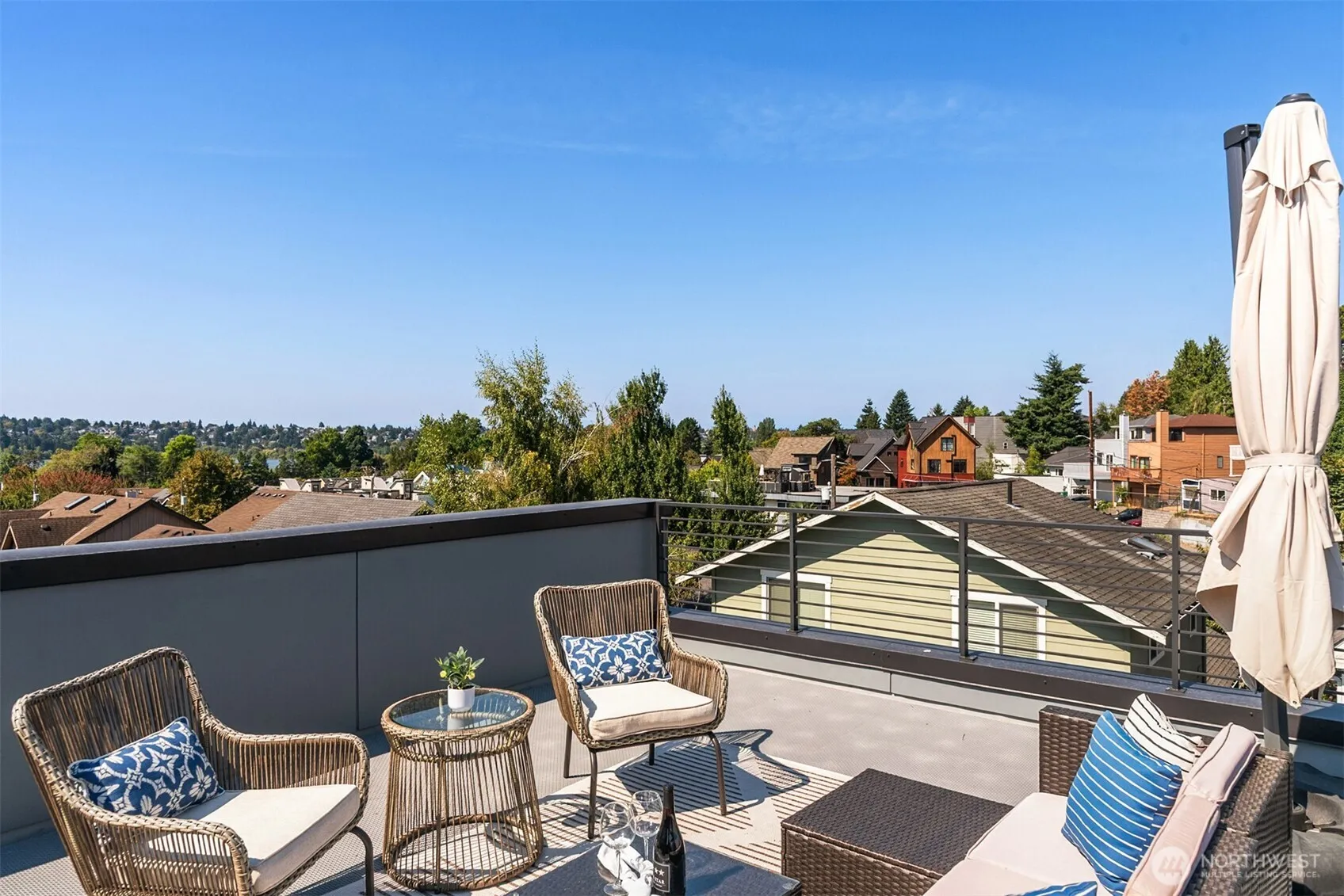 Property photo for 464 Ne Maple Leaf Place #b, Seattle photo 2