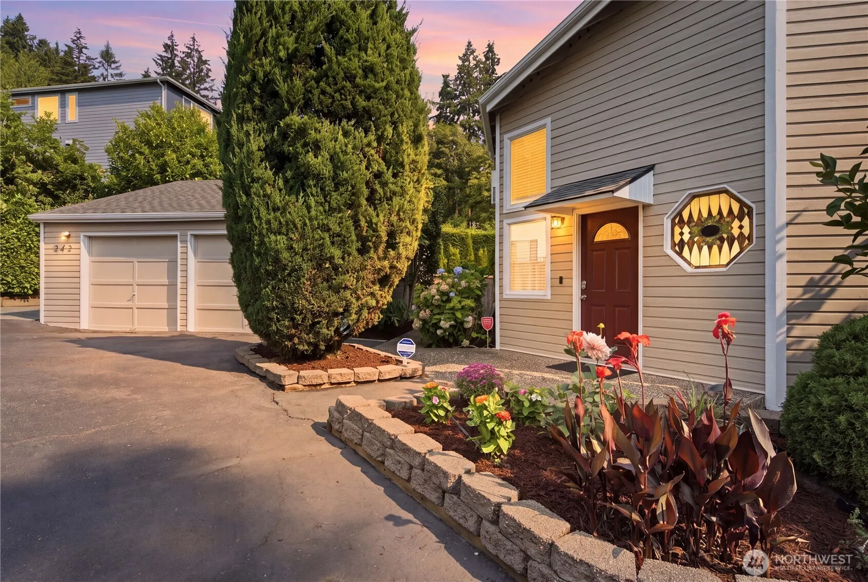 Property photo for 242 W Lake Sammamish Parkway Se, Bellevue photo 2