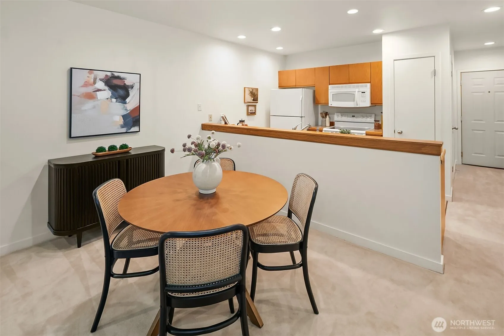 Property photo for 600 Malden Avenue E #201, Seattle photo 3