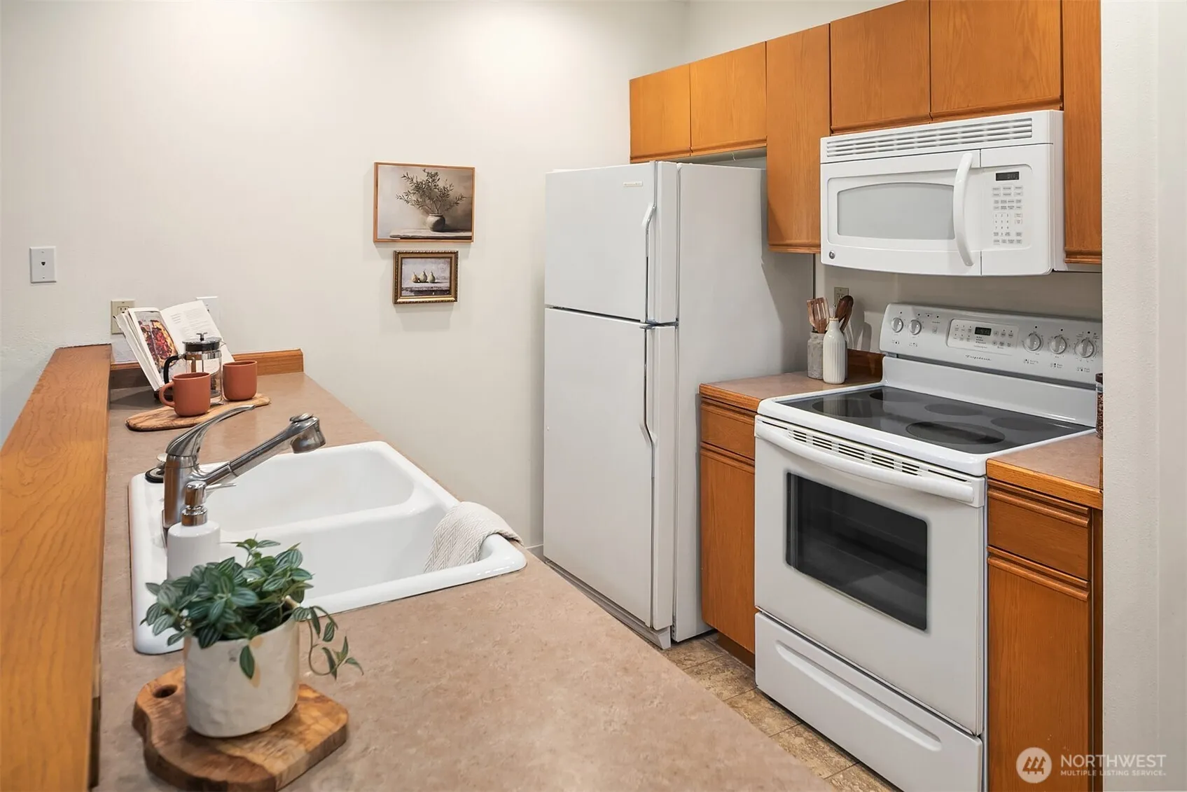 Property photo for 600 Malden Avenue E #201, Seattle photo 5