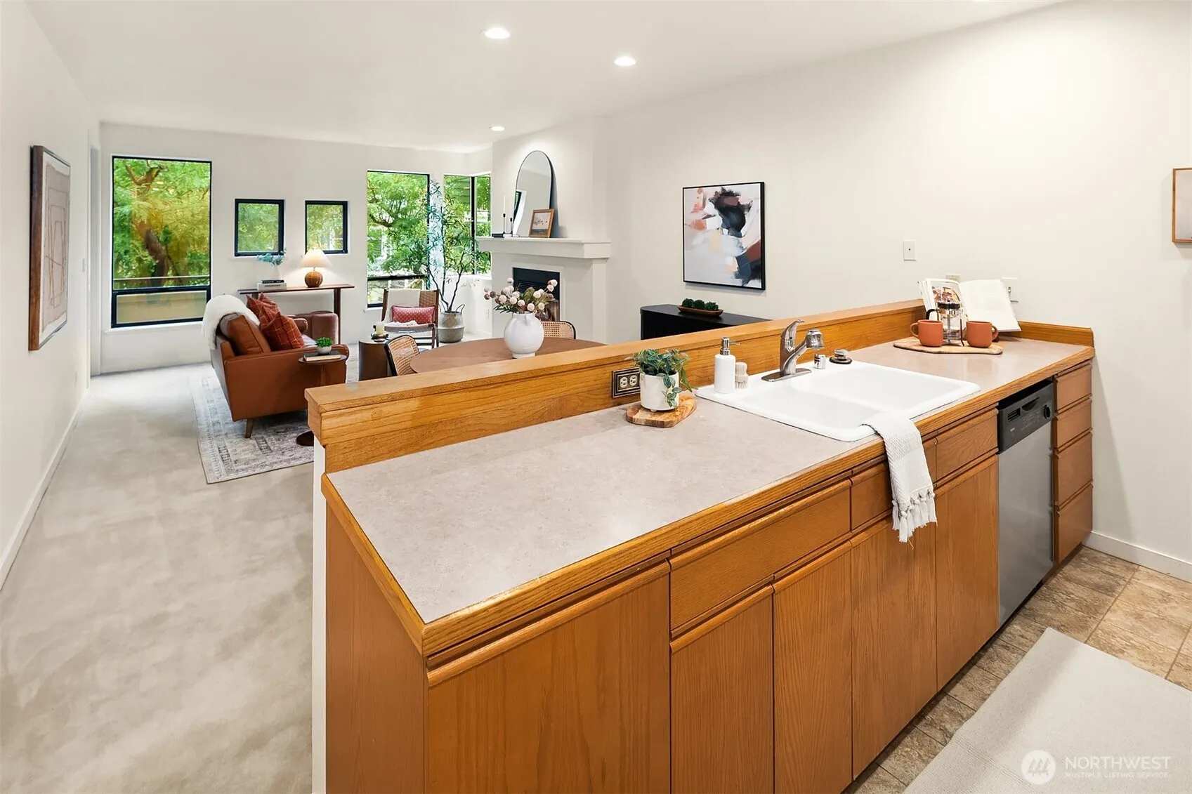 Property photo for 600 Malden Avenue E #201, Seattle photo 4
