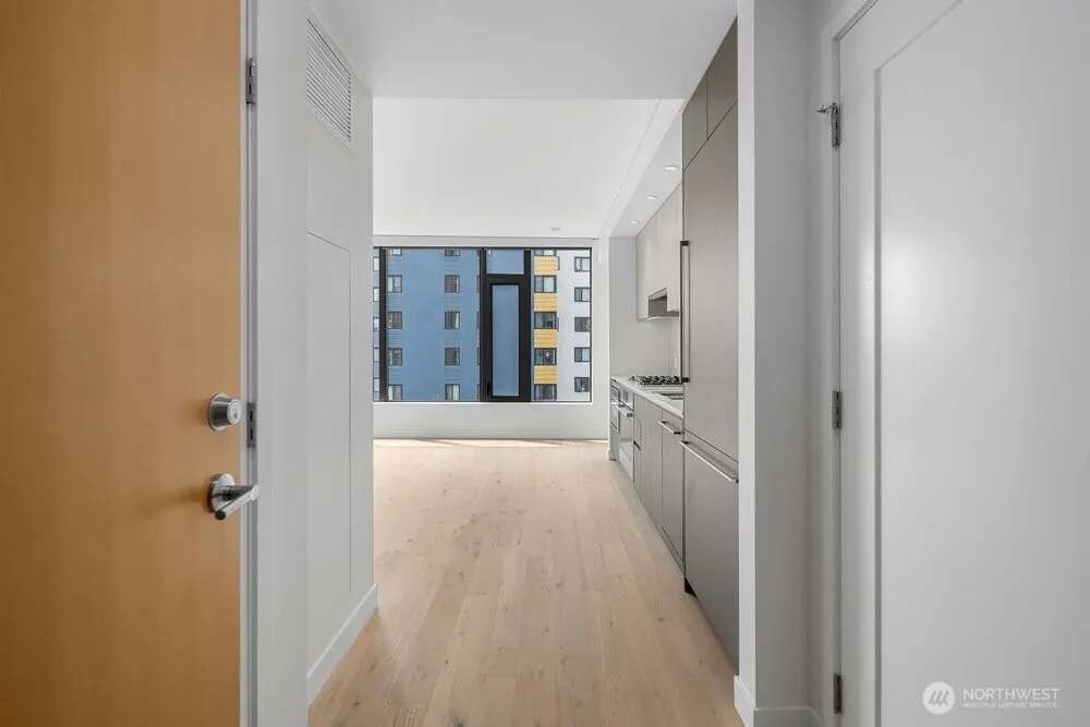 Property photo for 2510 6th Avenue #1107, Seattle photo 4