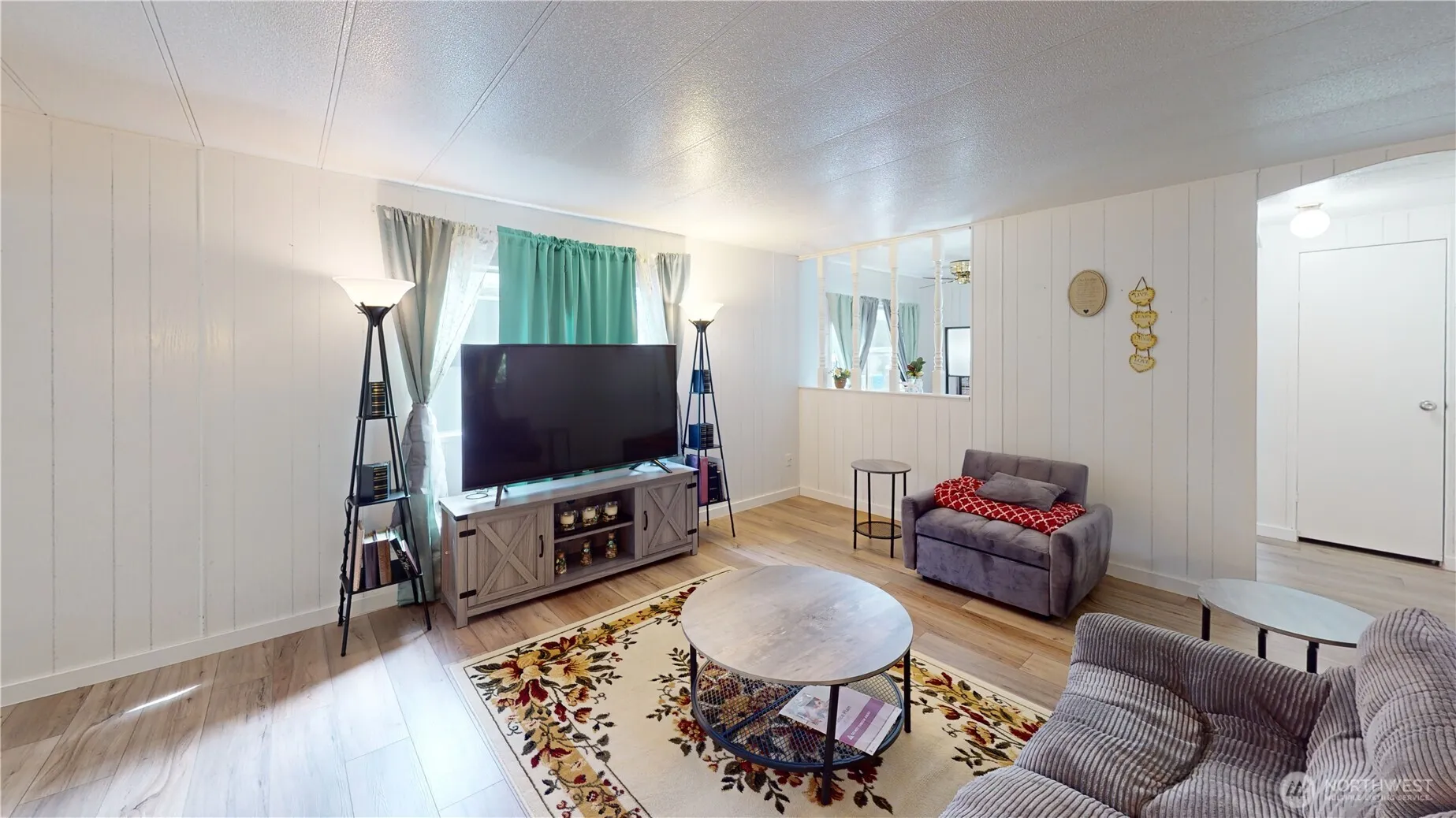 Property photo for 8527 31st Avenue S, Lakewood photo 2