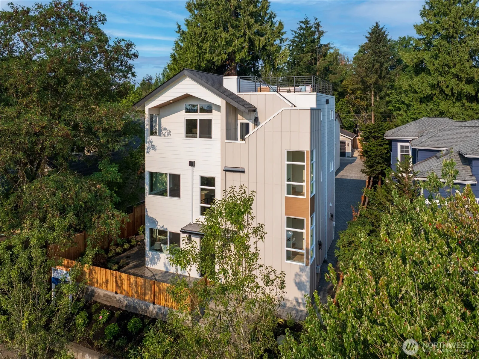 Property photo for 613 18th Avenue E, Seattle