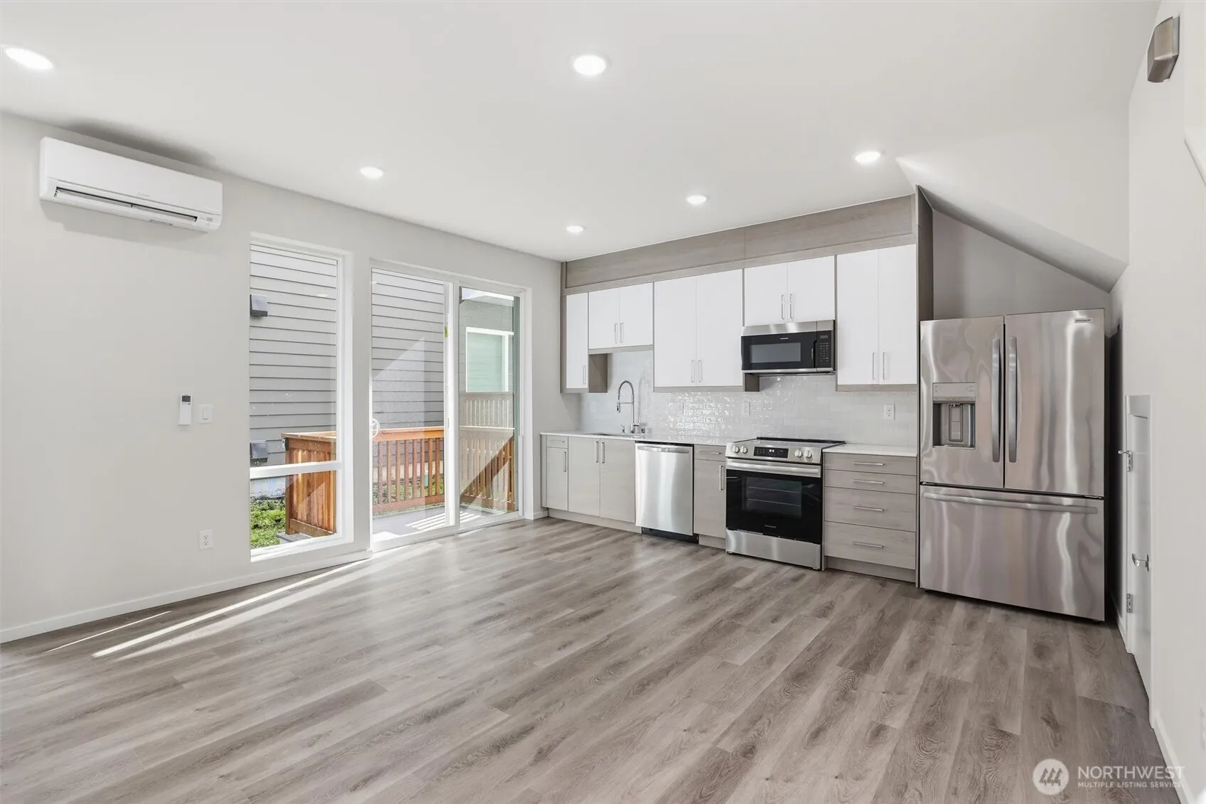 Property photo for 1816 24th Avenue S, Seattle photo 4
