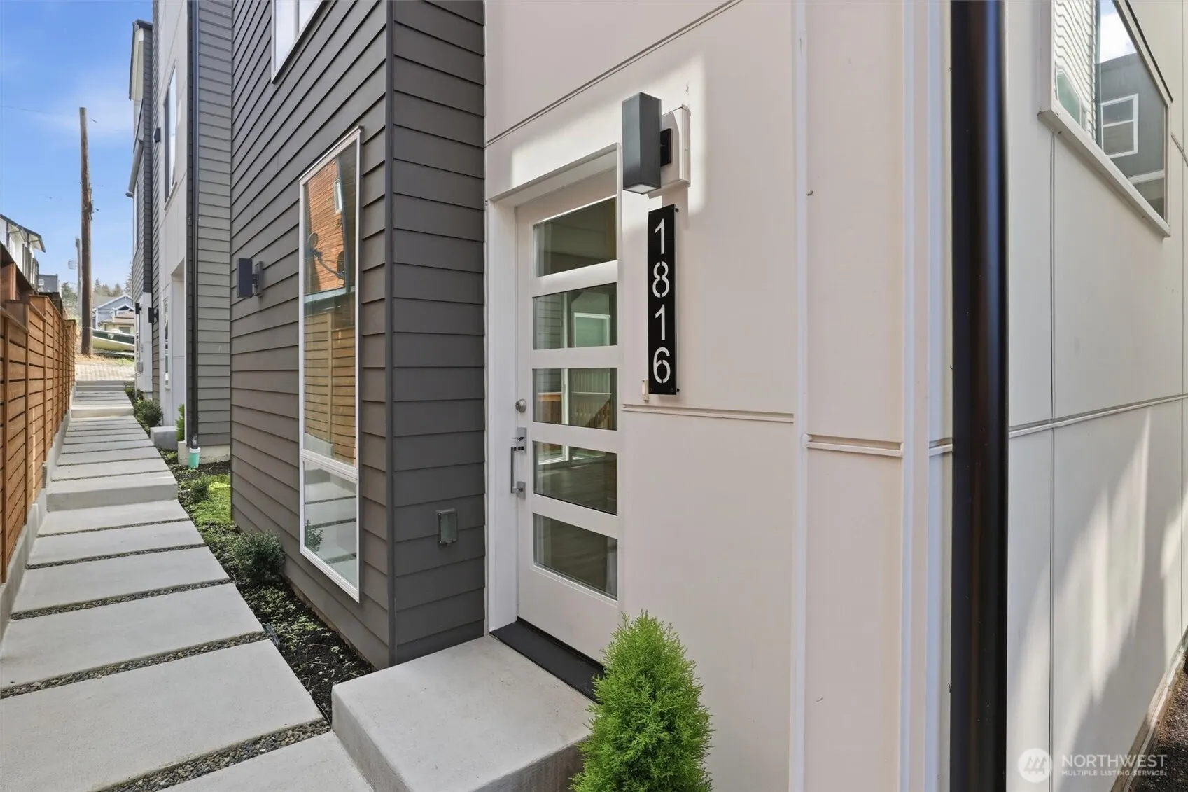 Property photo for 1816 24th Avenue S, Seattle photo 3