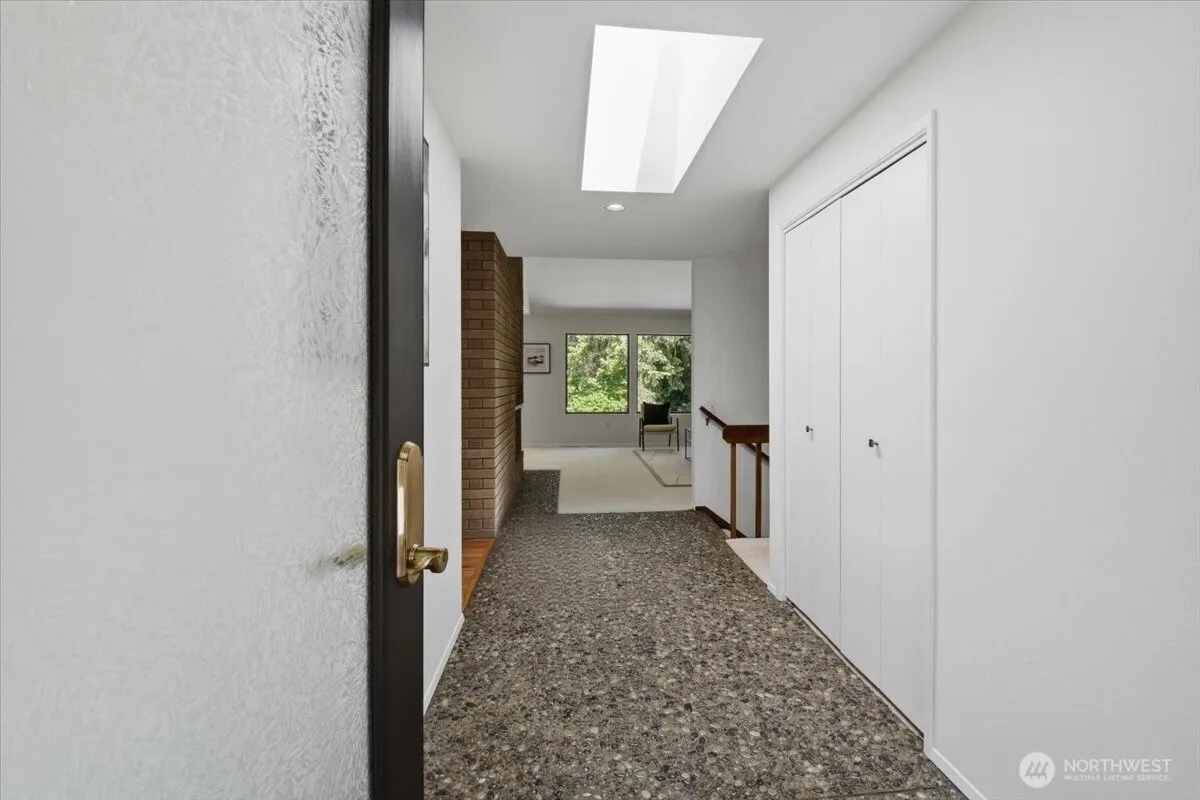 Property photo for 17816 Ne 12th Street, Bellevue photo 2