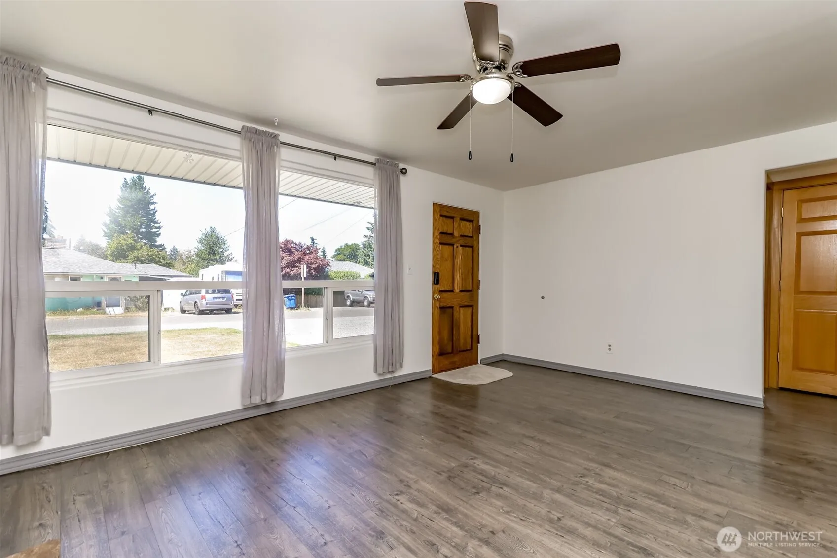 Property photo for 16016 12th Avenue Sw, Burien photo 2