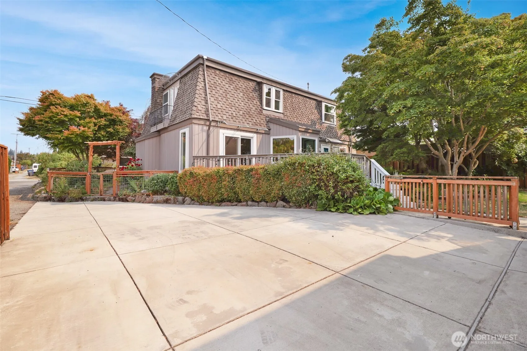Property photo for 917 S 222nd Street, Des Moines