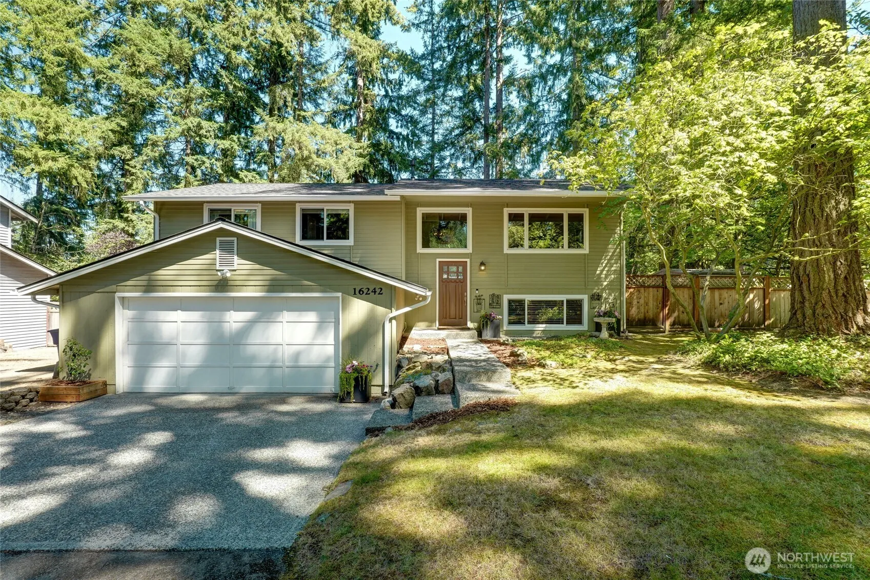 Property photo for 16242 Ne 30th Street, Bellevue photo 2