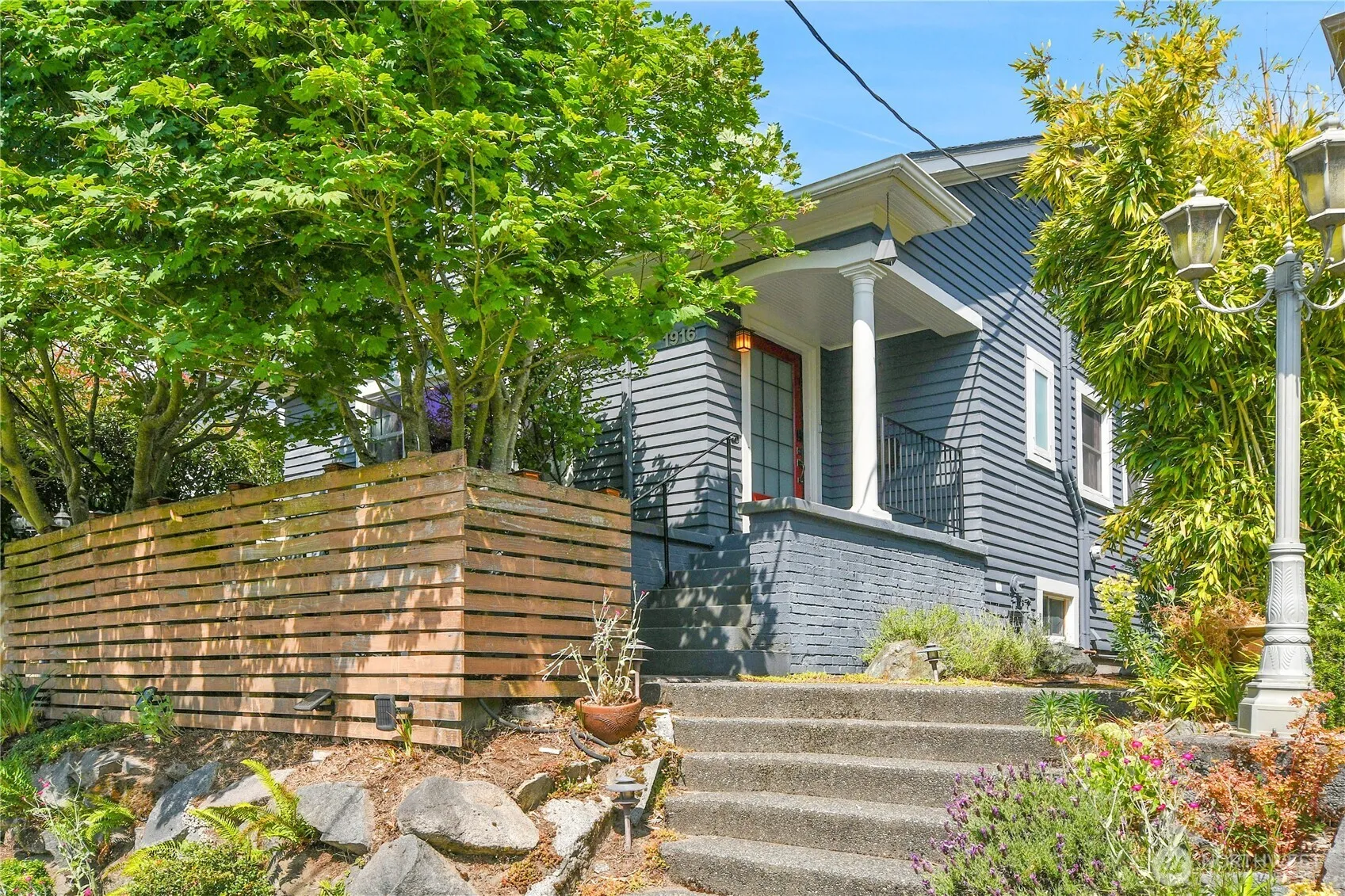 Property photo for 1916 11th Avenue W, Seattle photo 2