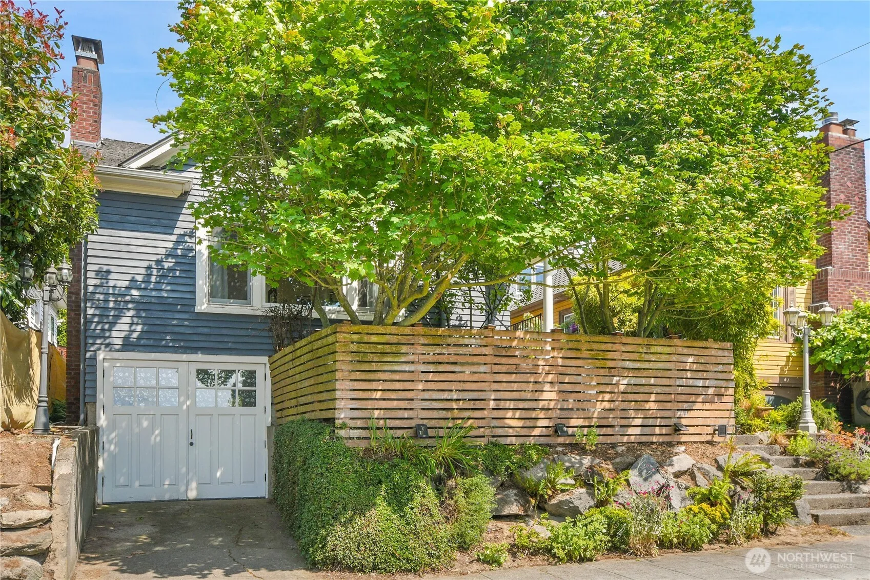 Property photo for 1916 11th Avenue W, Seattle photo 3