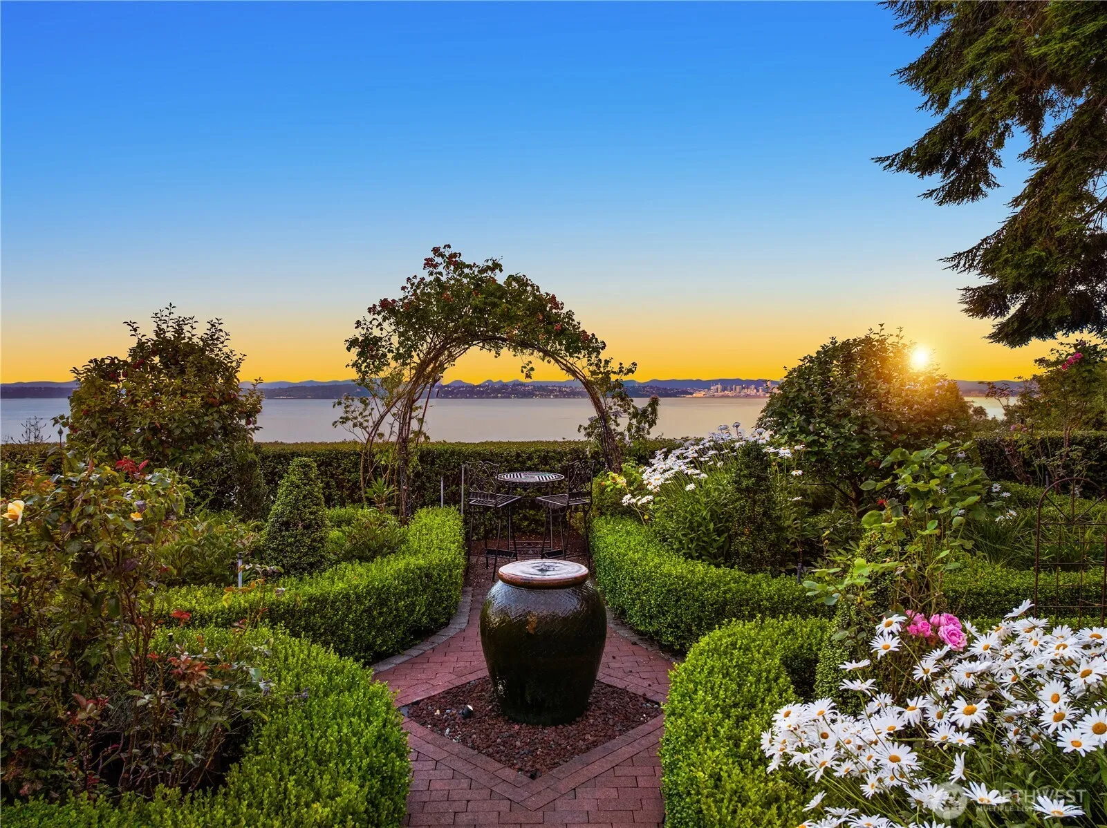 Property photo for 8916 Ferncliff Avenue Ne, Bainbridge Island photo 3