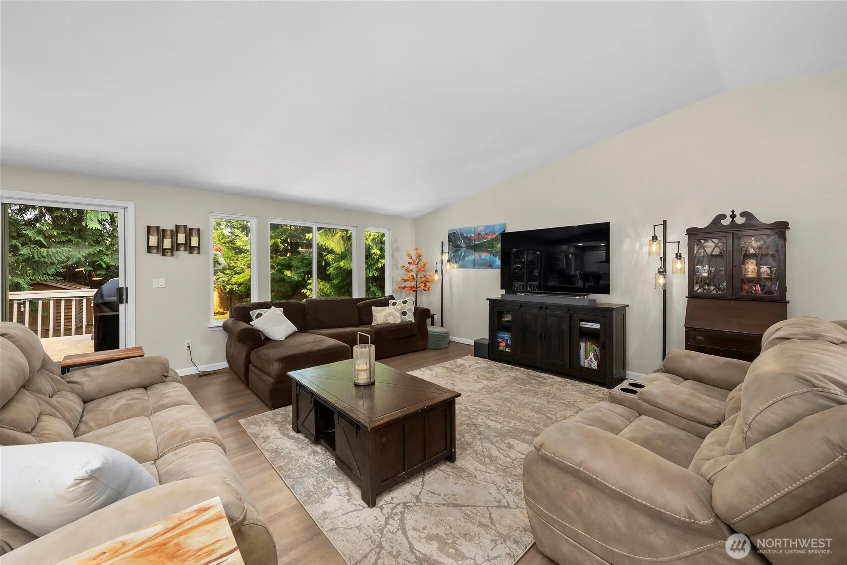 Property photo for 26704 Ne Comegys Street, Duvall photo 3