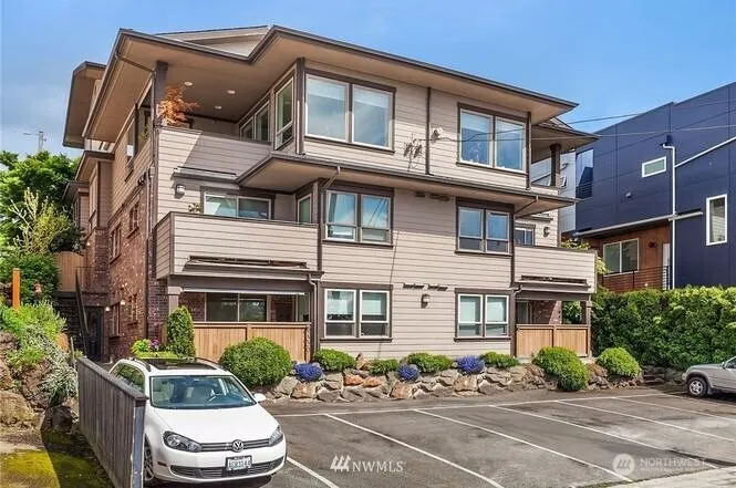 Property photo for 2009 Yale Avenue E #102, Seattle