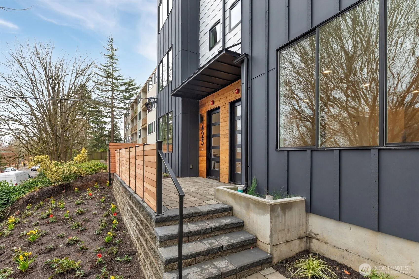 Property photo for 427 19th Avenue E, Seattle photo 3