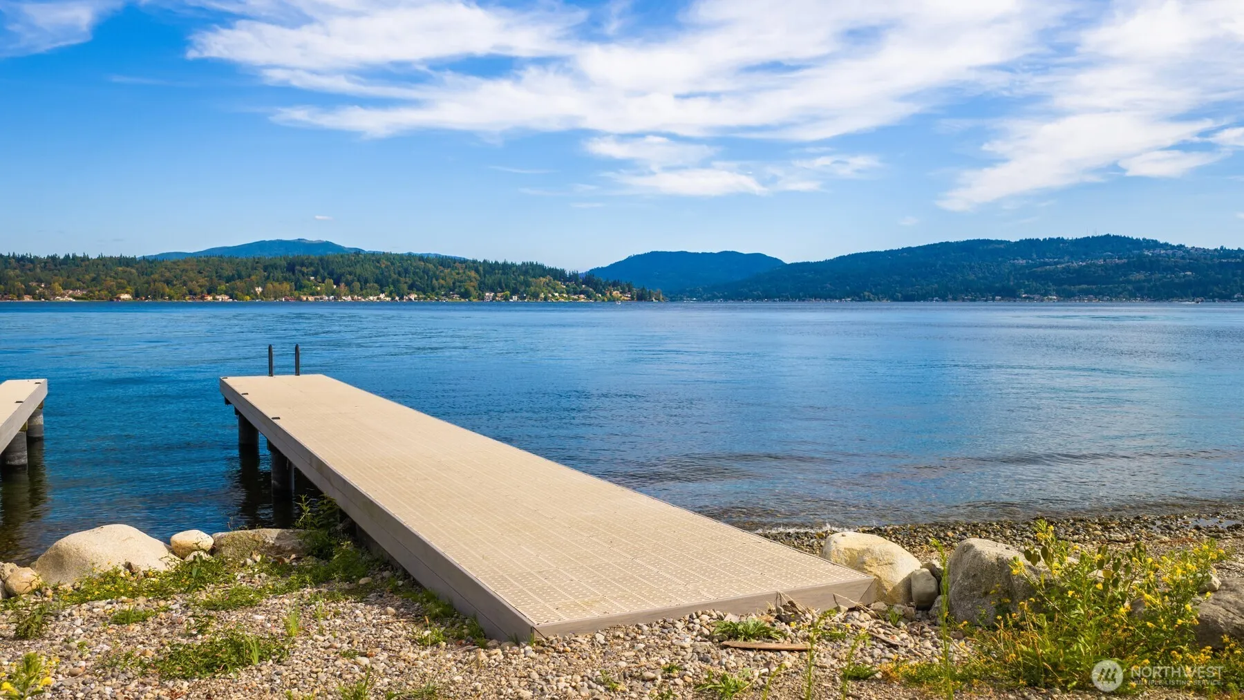 Property photo for 672 W Lake Sammamish Parkway Ne, Bellevue