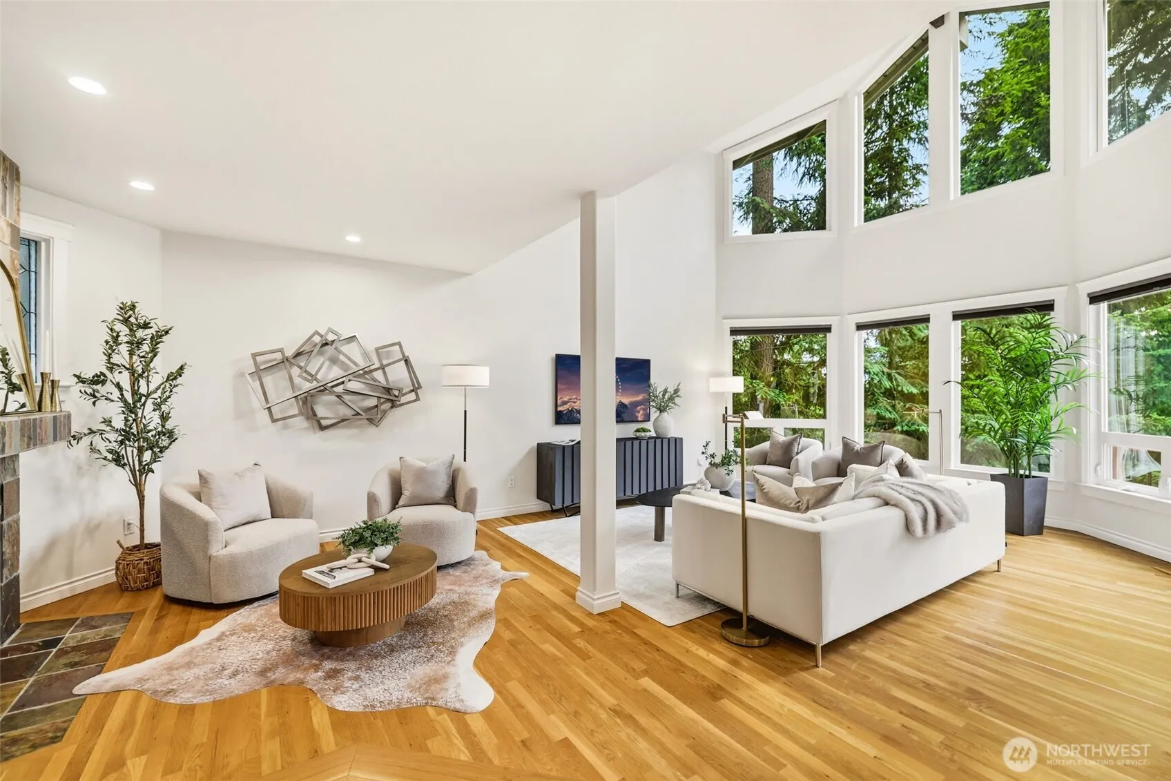 Property photo for 11113 Ne 38th Place, Bellevue photo 2