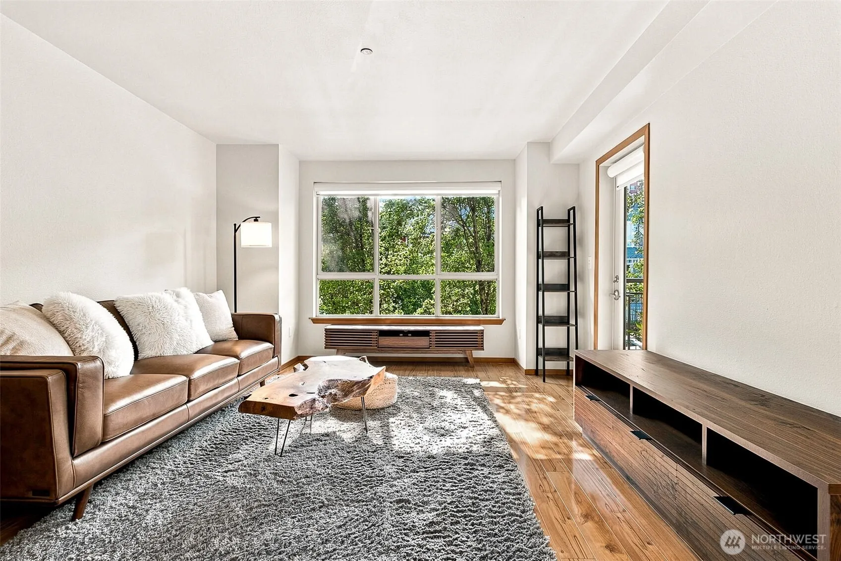 Property photo for 412 11th Avenue #303, Seattle photo 4