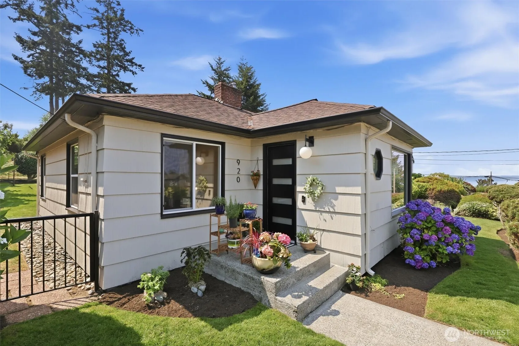 Property photo for 920 Maple Street, Edmonds photo 2