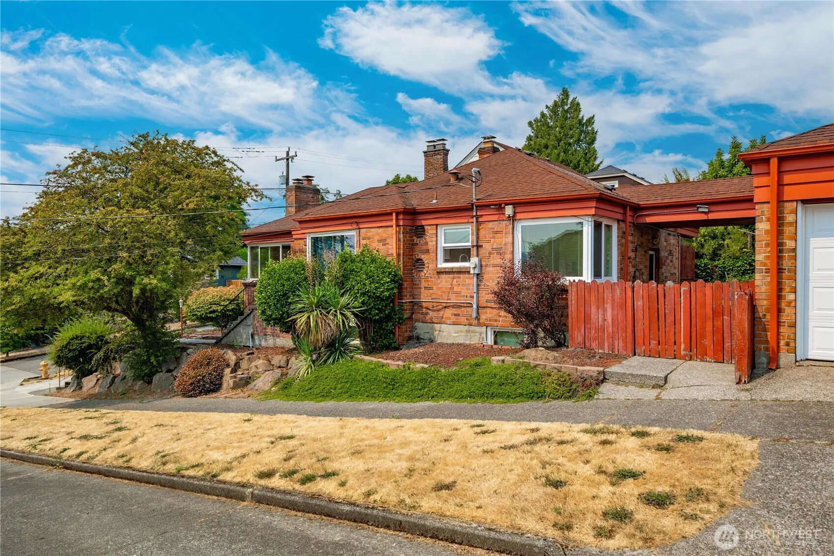 Property photo for 2016 30th Avenue S, Seattle photo 3