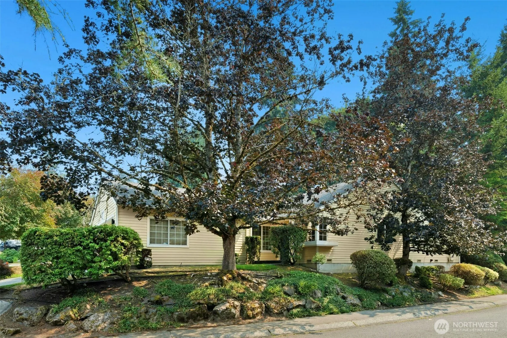 Property photo for 10141 Ne 126th Street, Kirkland photo 2