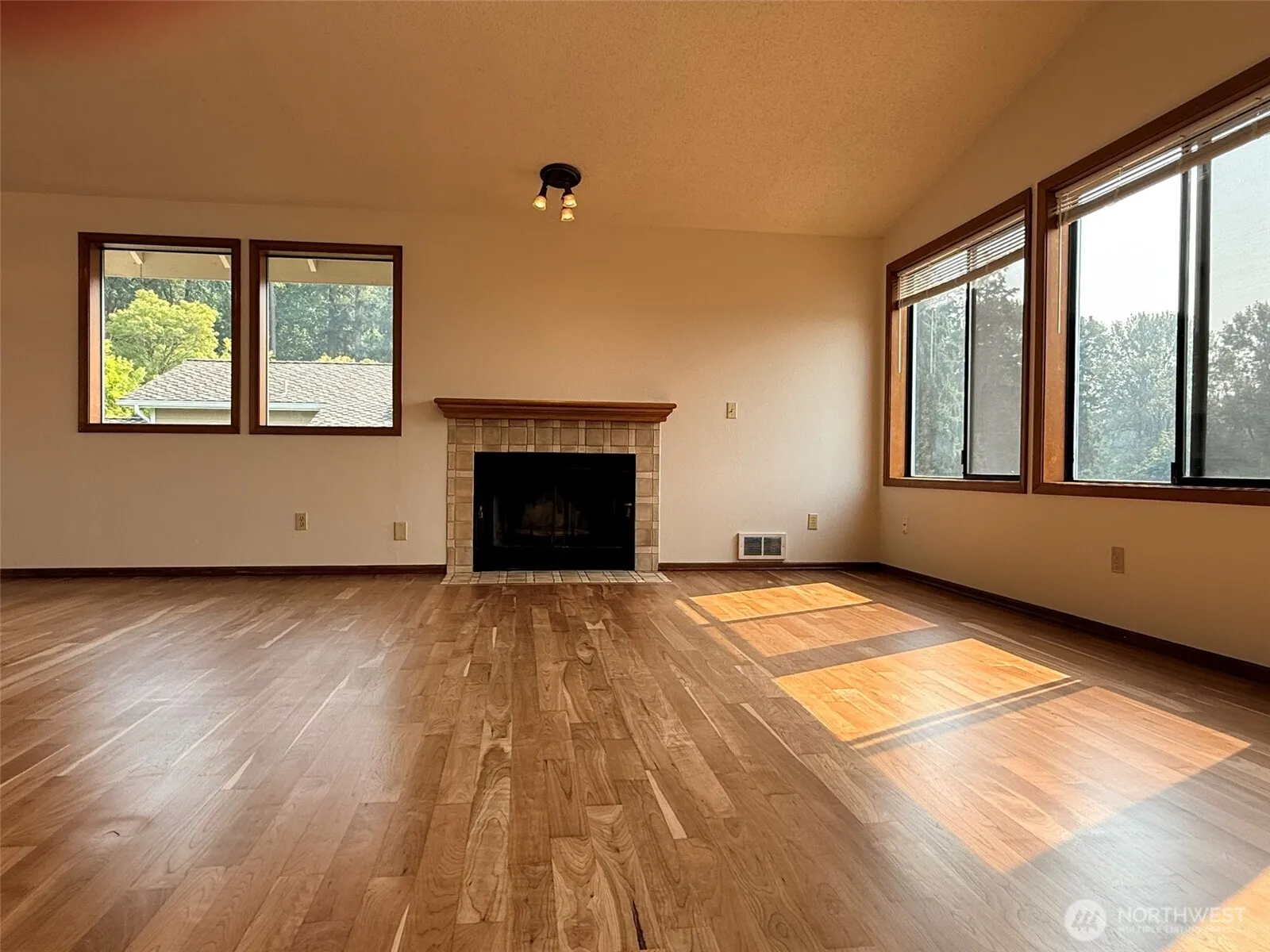 Property photo for 19242 98th Avenue S, Renton photo 3