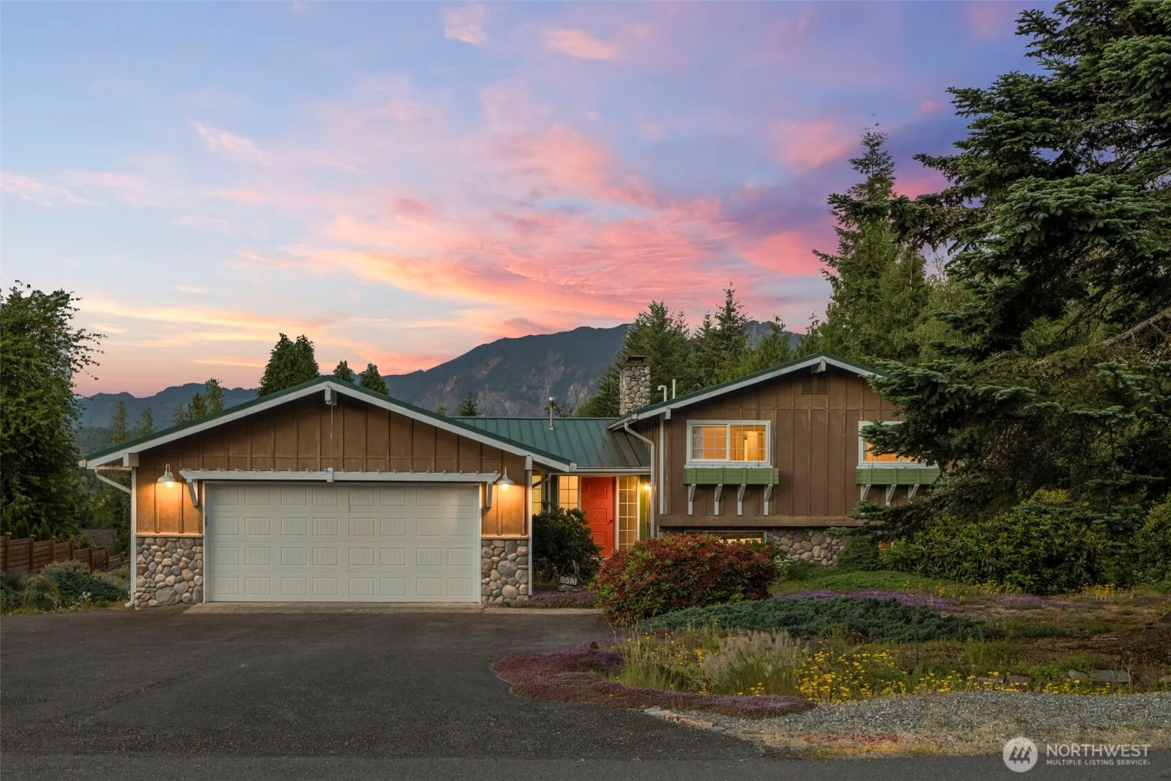 Property photo for 8516 375th Avenue Se, Snoqualmie photo 2