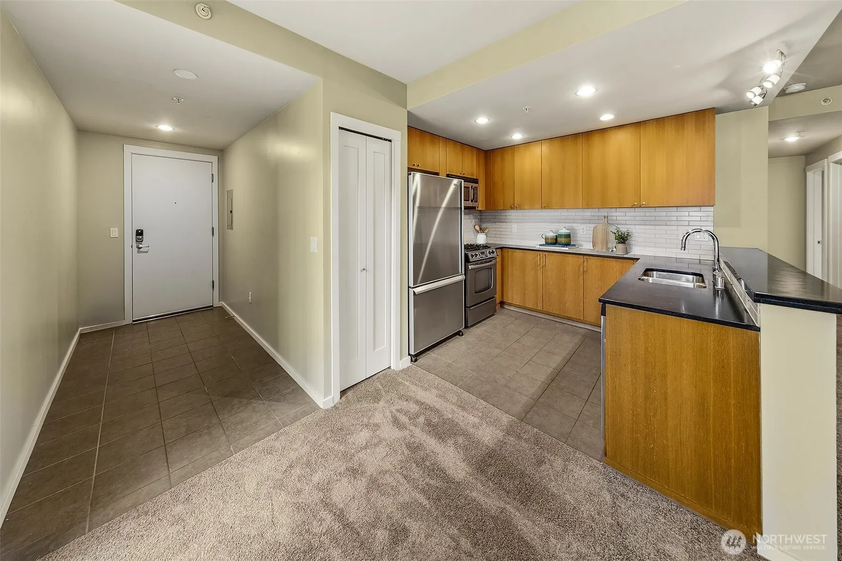 Property photo for 81 Clay Street #527, Seattle photo 3