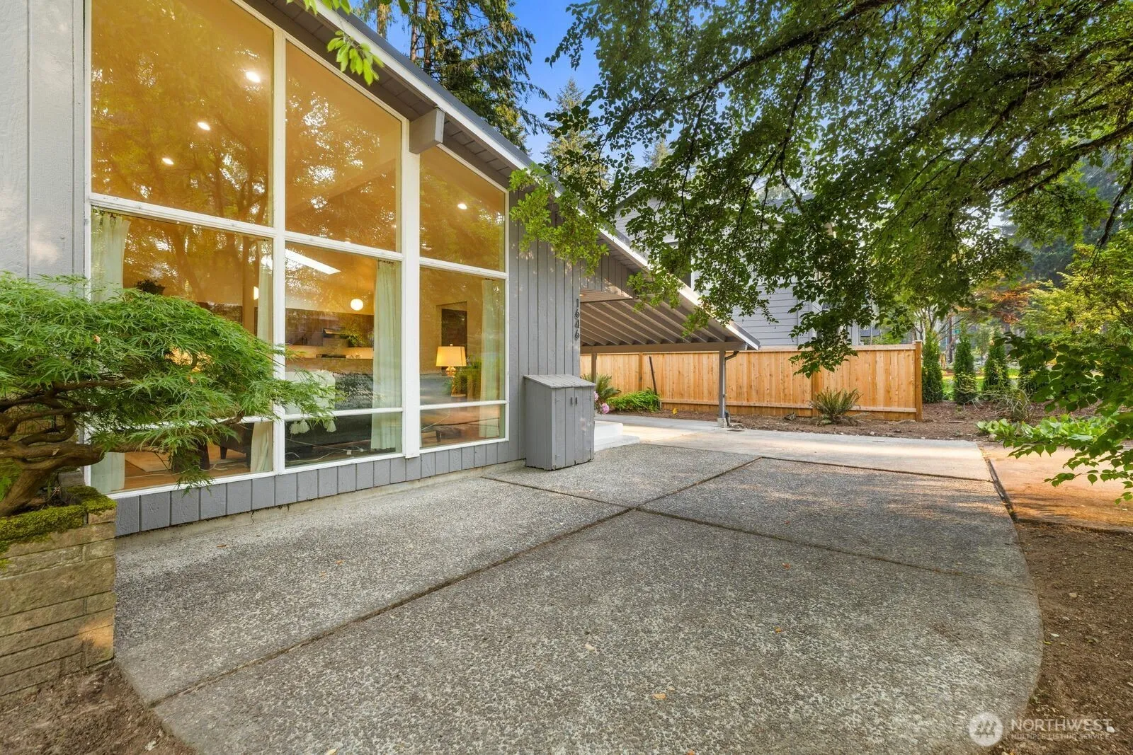 Property photo for 1646 152nd Avenue Se, Bellevue photo 3