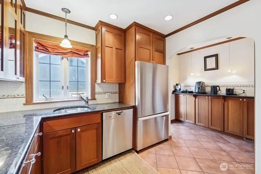 Property photo for 2620 Queen Anne Ave N, Seattle photo 4