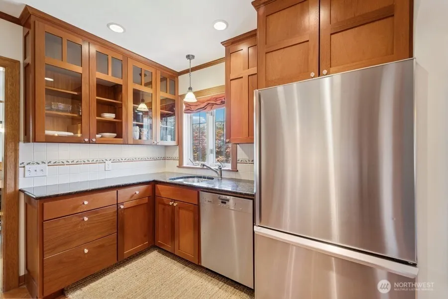 Property photo for 2620 Queen Anne Ave N, Seattle photo 5