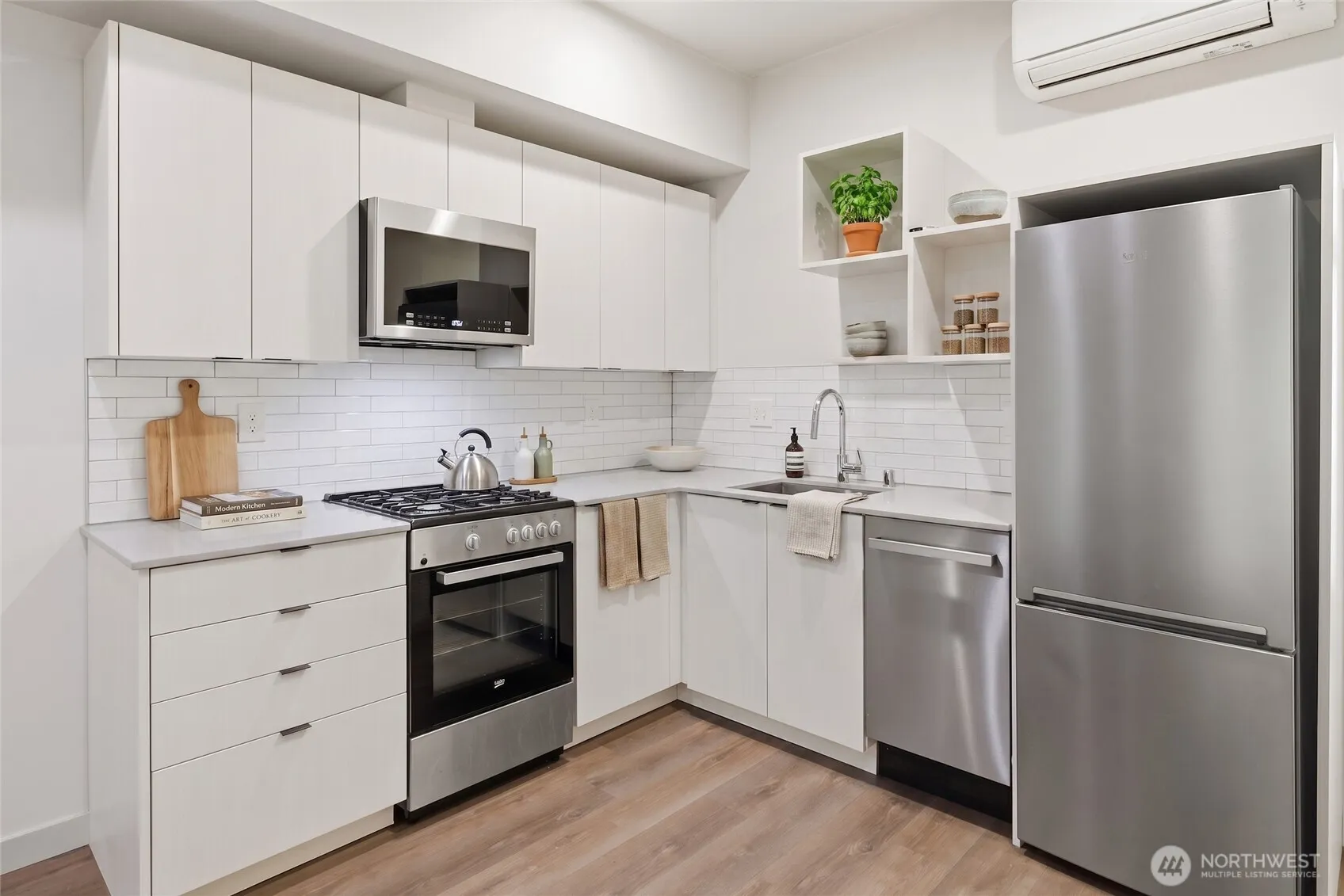 Property photo for 1801 20th Avenue #b, Seattle photo 4