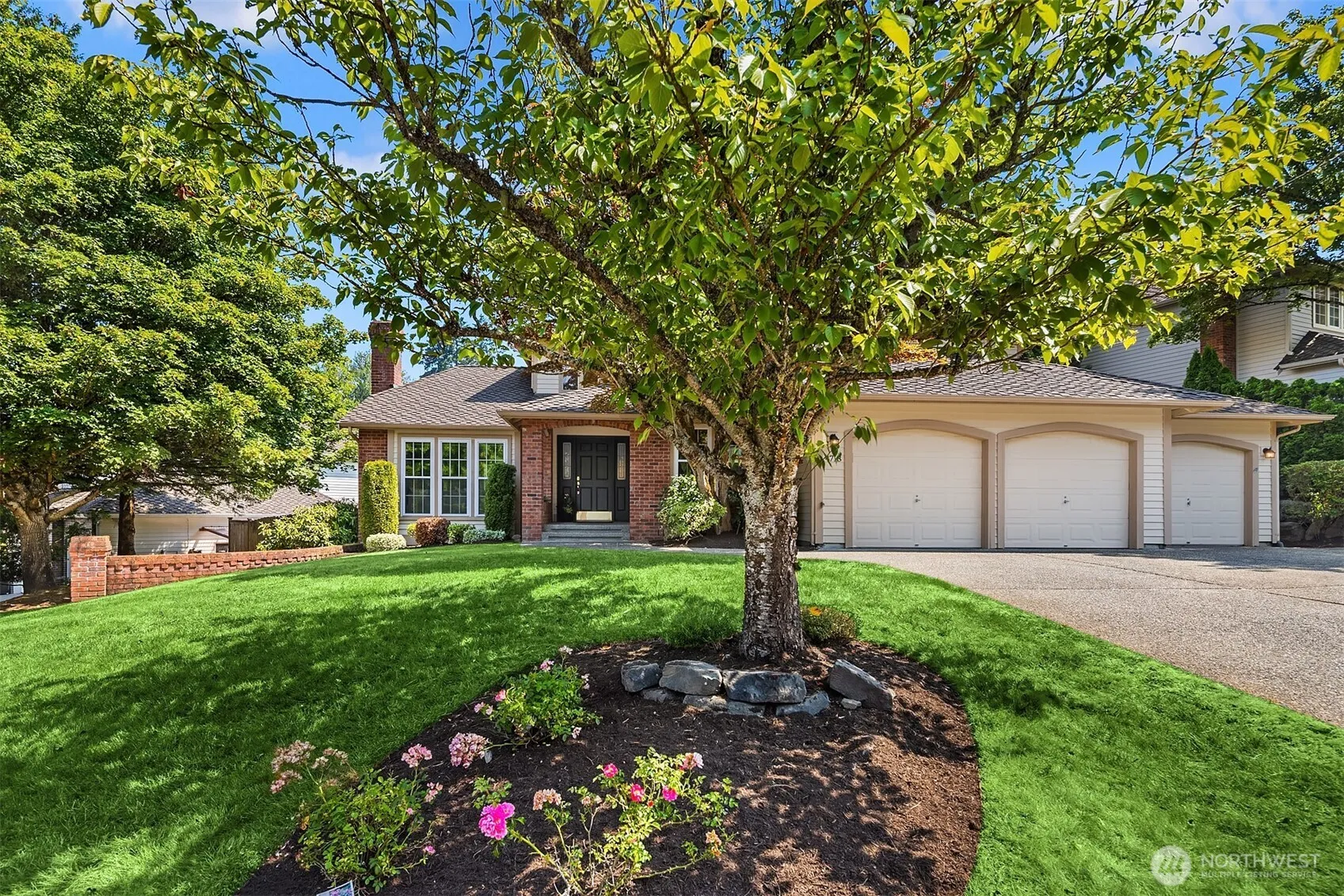 Property photo for 4718 191st Place Ne, Sammamish photo 2