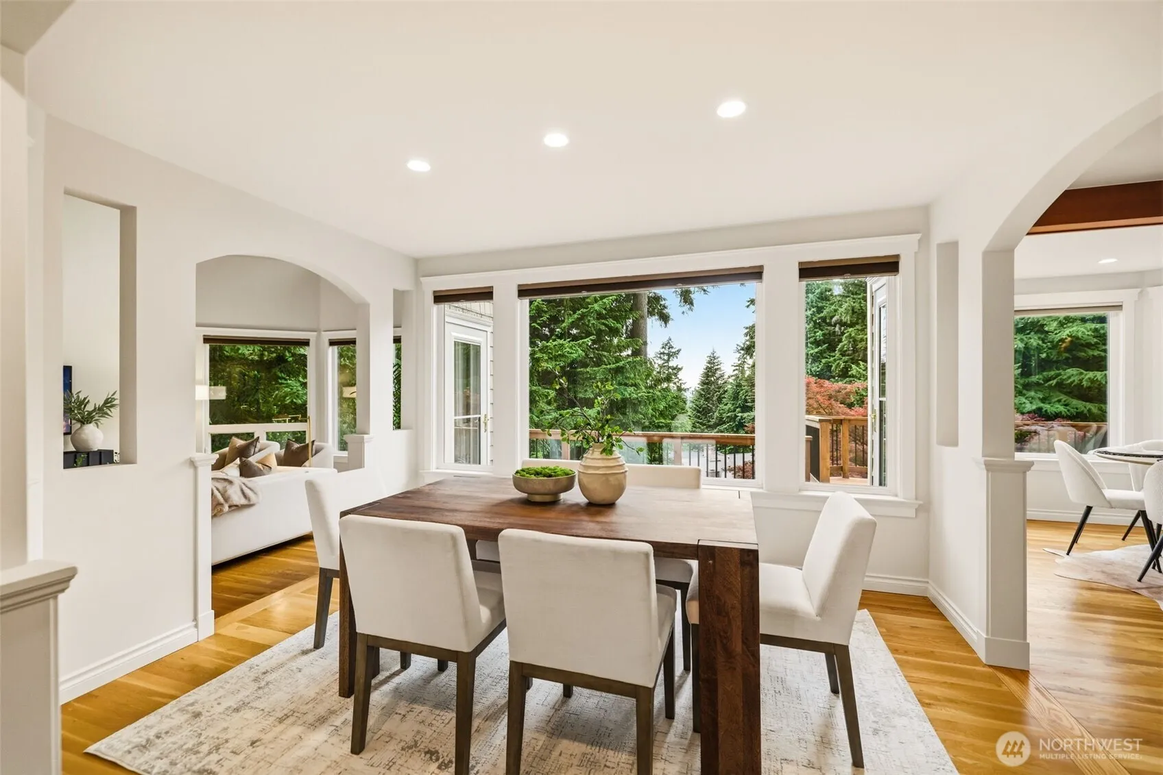 Property photo for 11113 Ne 38th Place, Bellevue photo 3