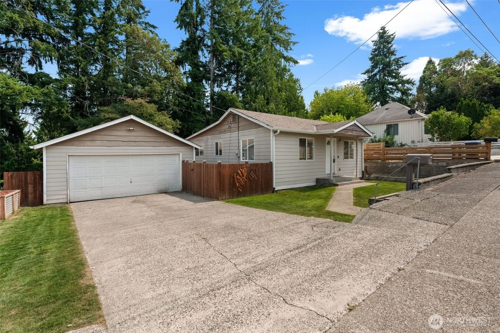 Property photo for 610 Bertha Avenue, Bremerton photo 2