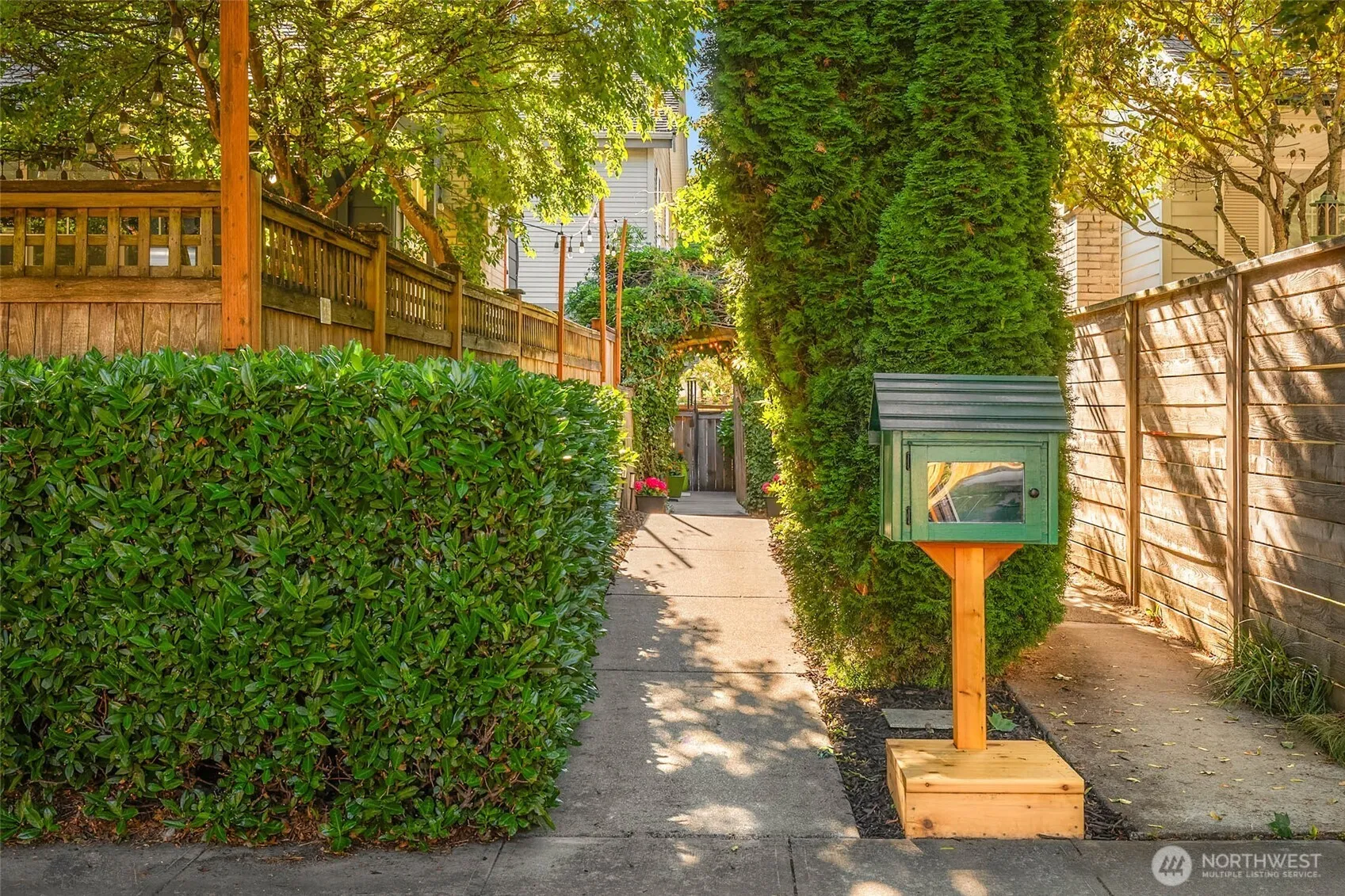 Property photo for 5615 Fauntleroy Way Sw, Seattle photo 3