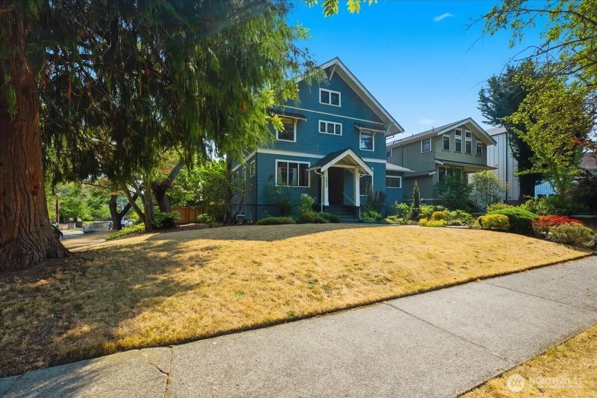 Property photo for 1532 5th Avenue W, Seattle photo 2