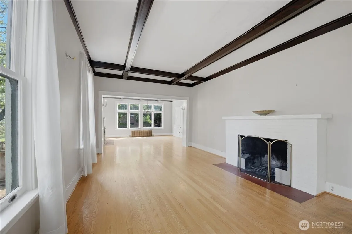 Property photo for 1532 5th Avenue W, Seattle photo 4