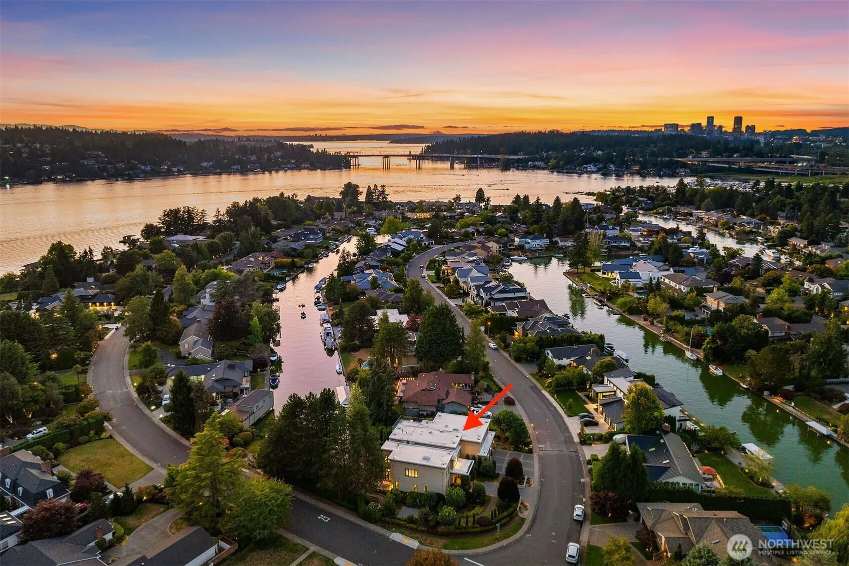 Property photo for 2 Crescent Key Se, Bellevue photo 2