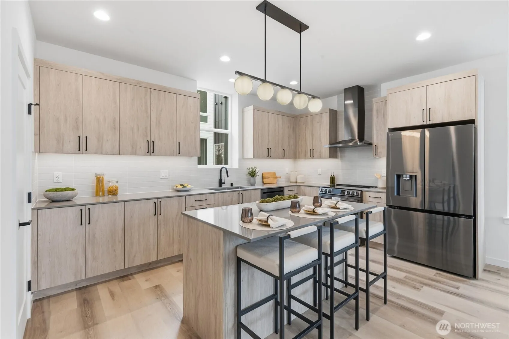 Property photo for 805 Nw 63rd St Street #b, Seattle photo 3