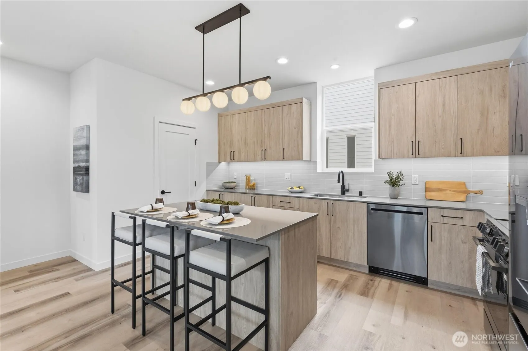 Property photo for 805 Nw 63rd St Street #b, Seattle photo 4