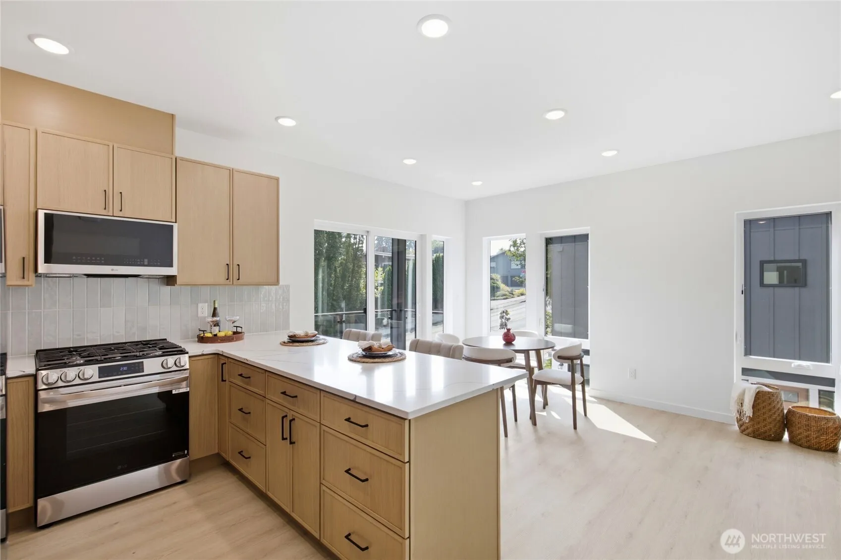 Property photo for 5718 Ne 65th Street, Seattle photo 3