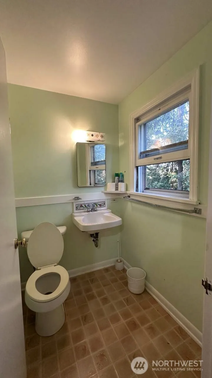 Property photo for 16310 Ashworth Avenue N, Shoreline photo 4
