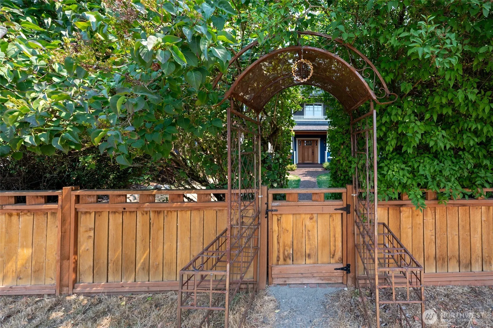 Property photo for 9556 Phinney Avenue N, Seattle photo 2