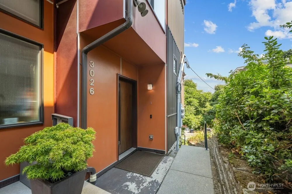 Property photo for 3026 Sw Avalon Way #a, Seattle photo 2