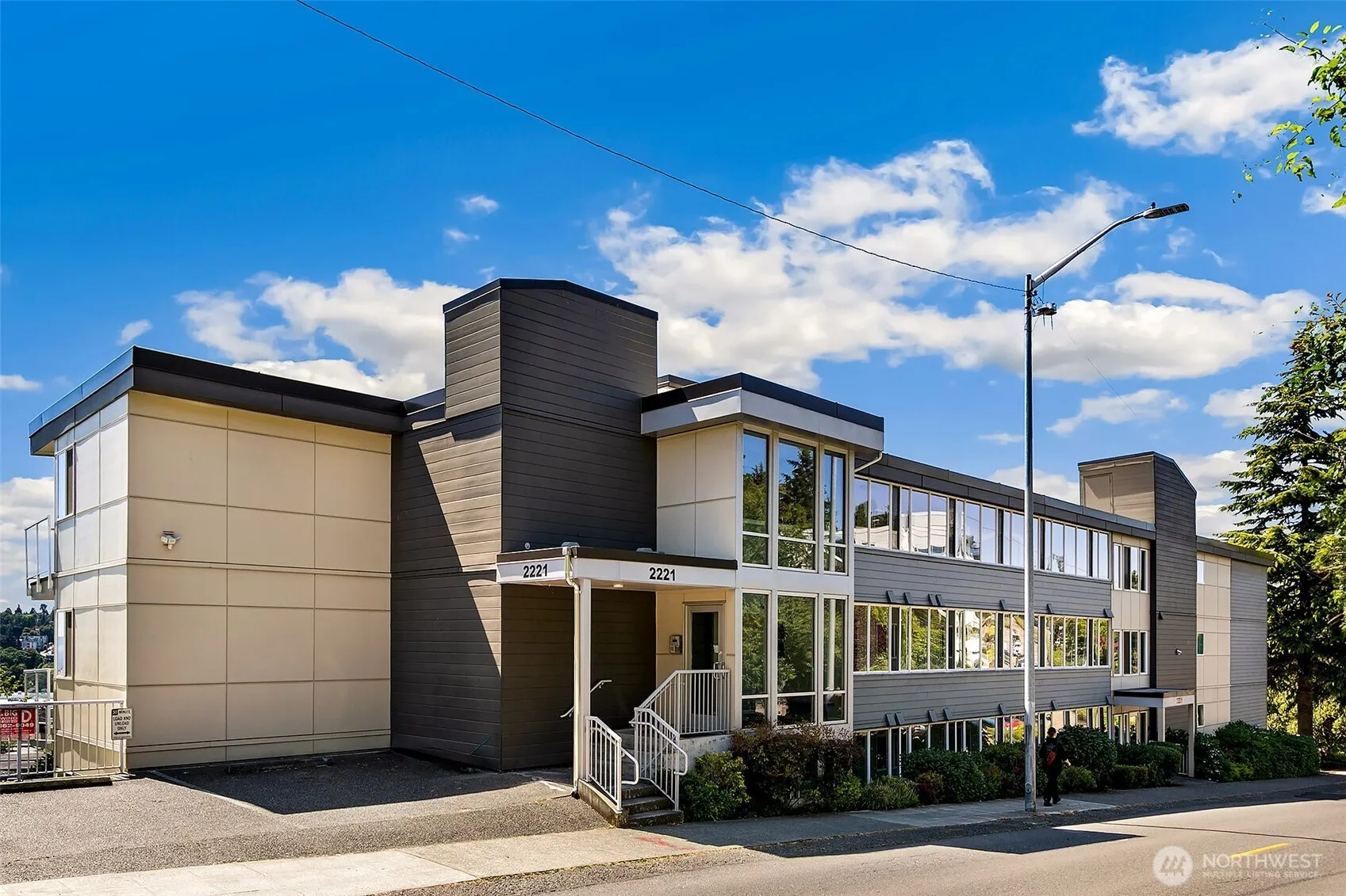 Property photo for 2221 Gilman Drive W #303, Seattle photo 2